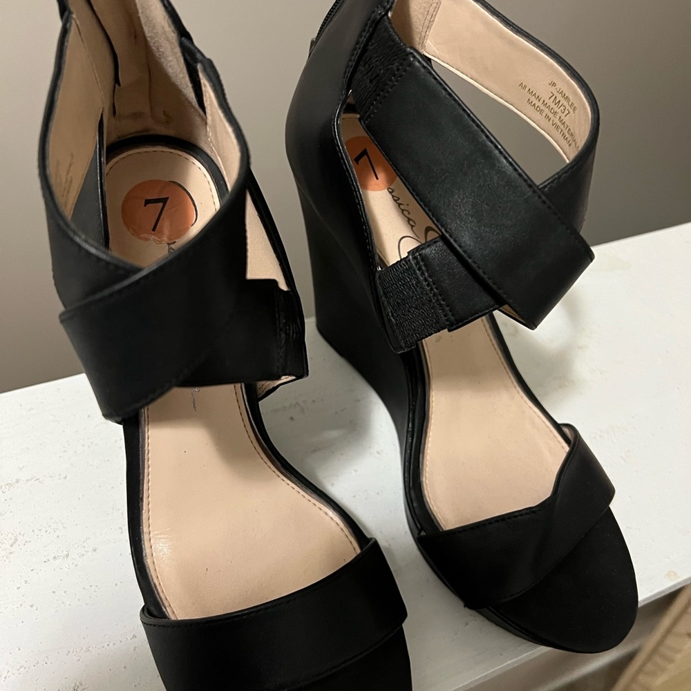 Jessica’s Simpson shoes ! Brand new never worn .
